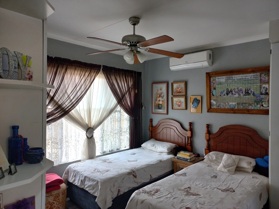 3 Bedroom Property for Sale in Safari Gardens North West